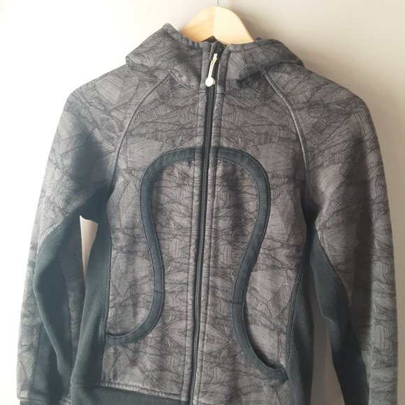 lululemon Scuba Hoodie Black Grey Geometric Leaf Feather Pattern Size 4 - Picture 2 of 14